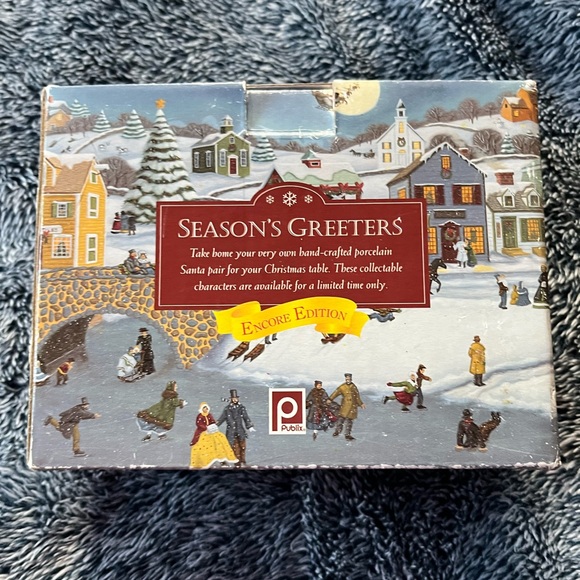 Santa and Mrs. Claus salt and pepper shakers - Picture 2 of 7